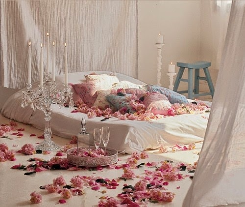 طريقة ترتيب غرفة النوم بطريقة رومانسية ديكورموز